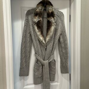 Mods International sweater with faux fur collar